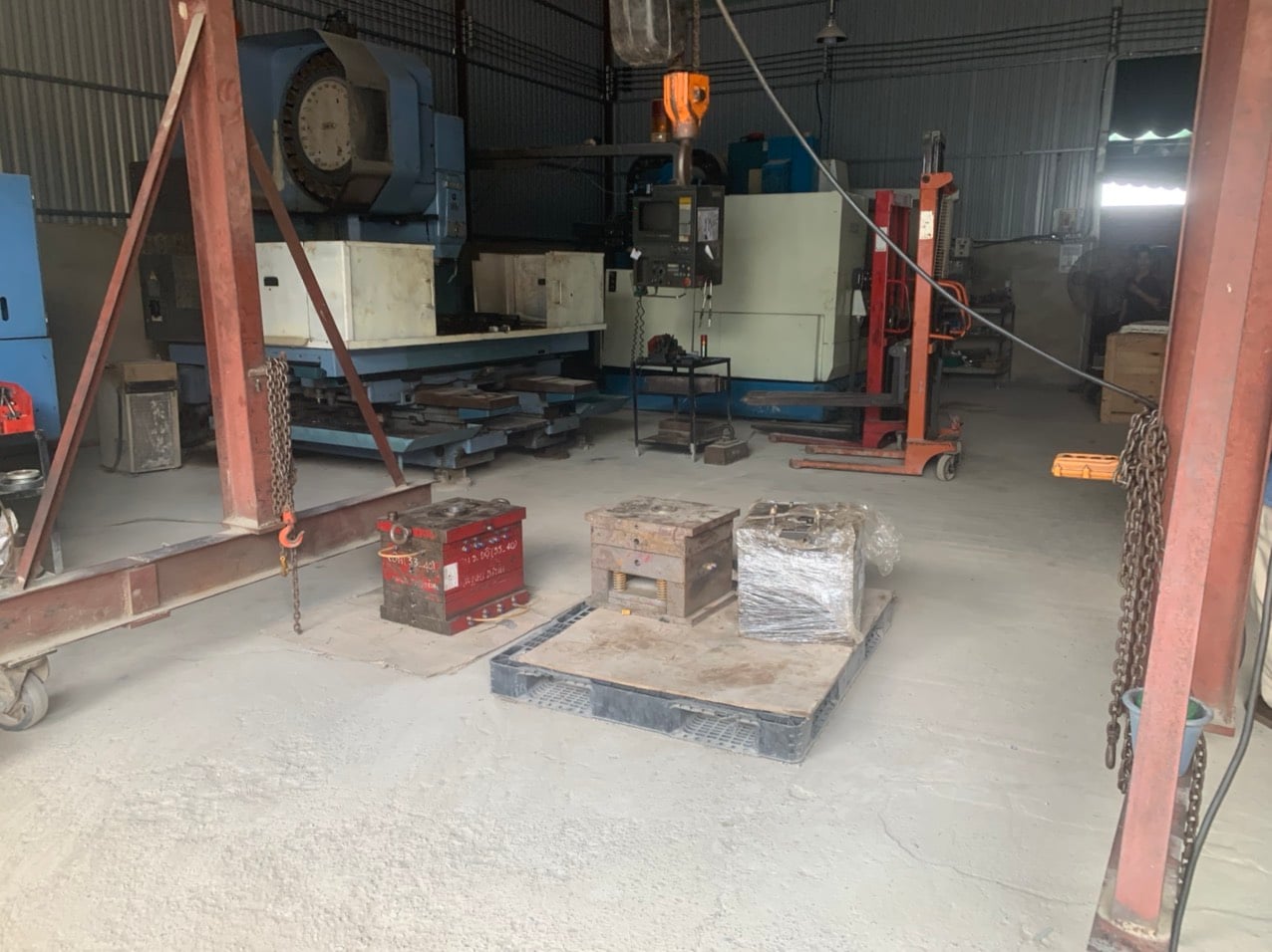 Mold fabricating.jpg